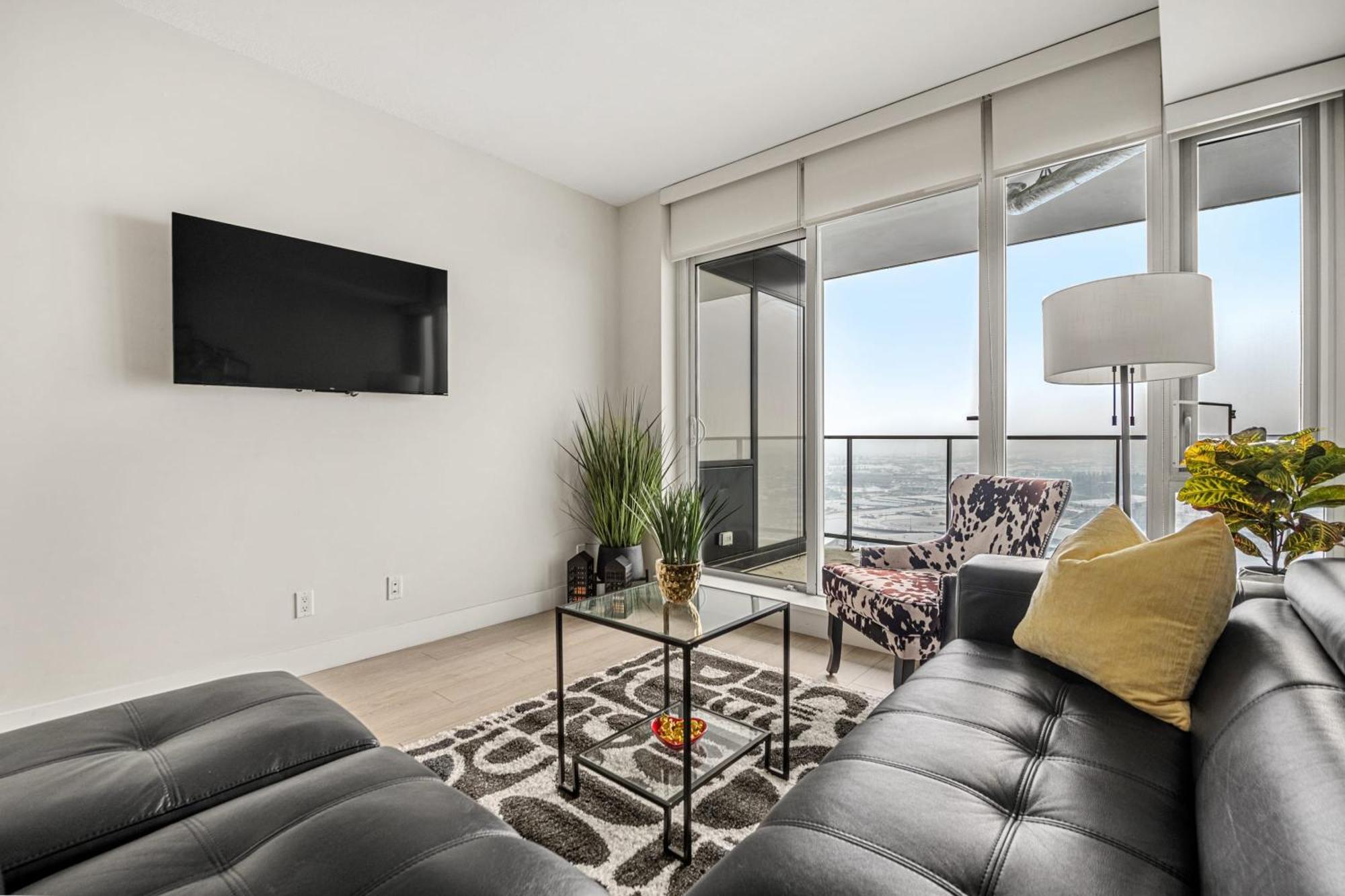 Villa Stunning 34Th Floor Views, Prime Downtown Location - Near Stampede, Casino, Bars! Free Banff Pass, Parking, Wine! YYC Exterior foto