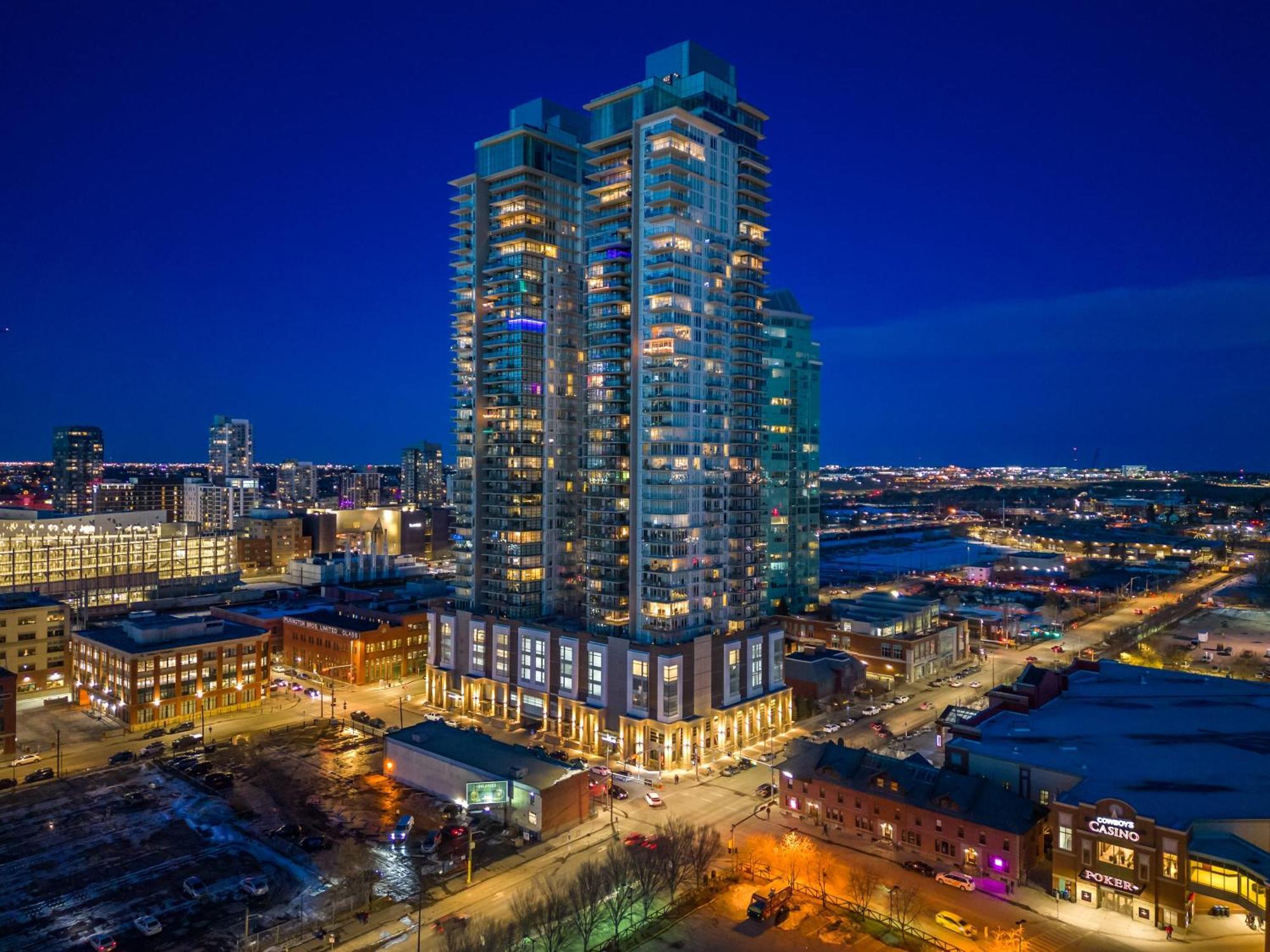 Villa Stunning 34Th Floor Views, Prime Downtown Location - Near Stampede, Casino, Bars! Free Banff Pass, Parking, Wine! YYC Exterior foto