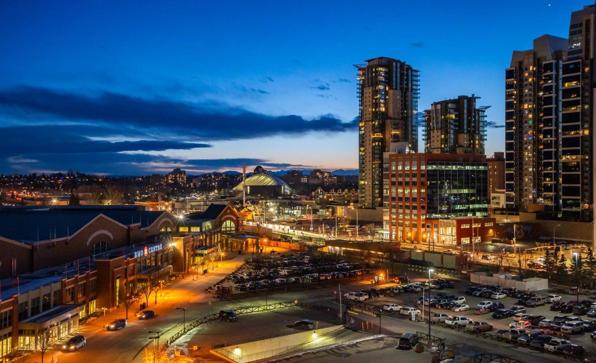 Villa Stunning 34Th Floor Views, Prime Downtown Location - Near Stampede, Casino, Bars! Free Banff Pass, Parking, Wine! YYC Exterior foto