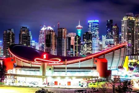 Villa Stunning 34Th Floor Views, Prime Downtown Location - Near Stampede, Casino, Bars! Free Banff Pass, Parking, Wine! YYC Exterior foto